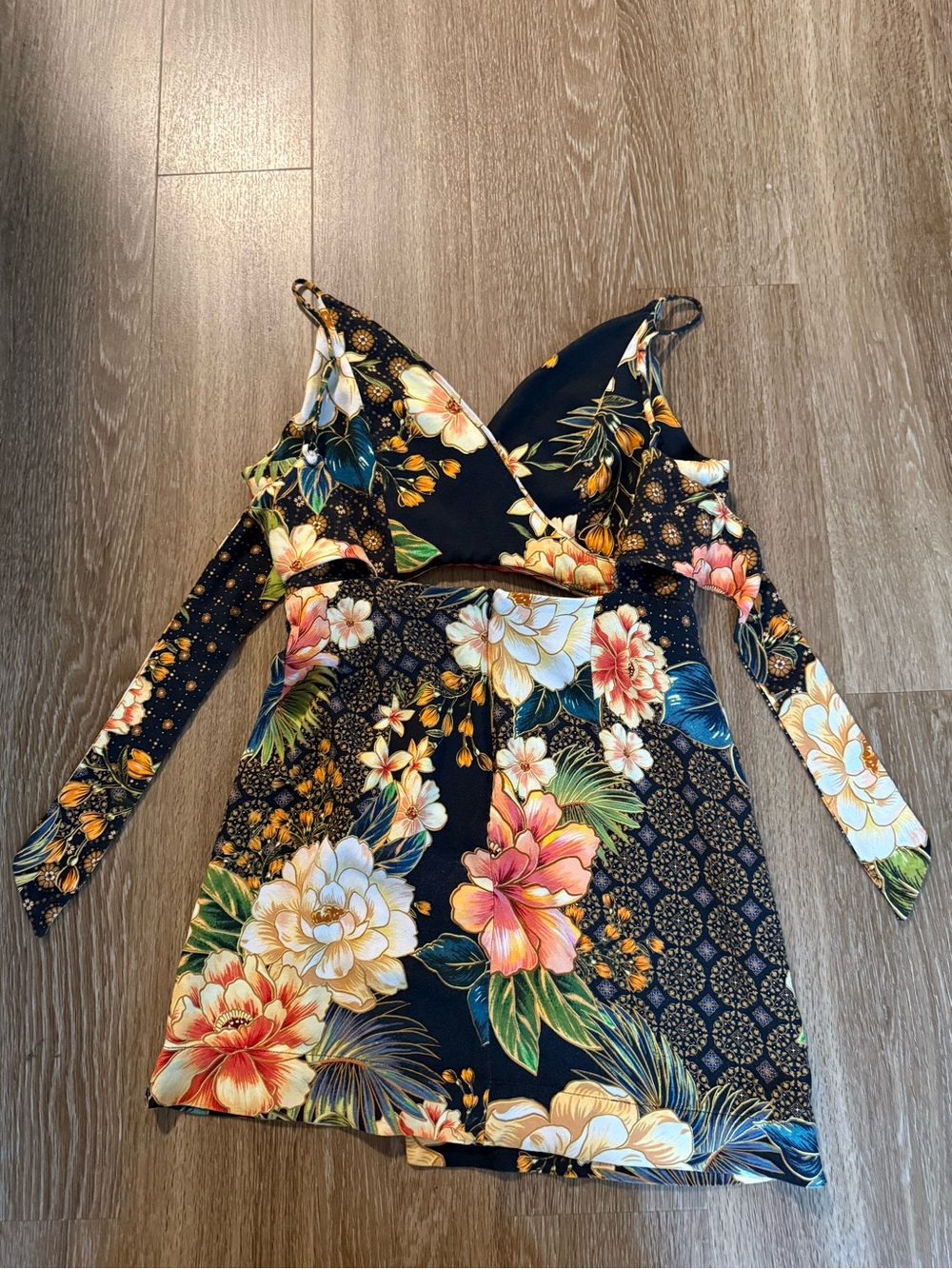 FARM RIO Cutout Dress - Picture 6 of 11
